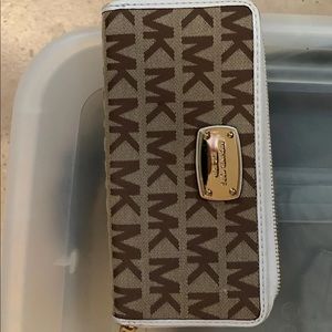 Michael kors wallet